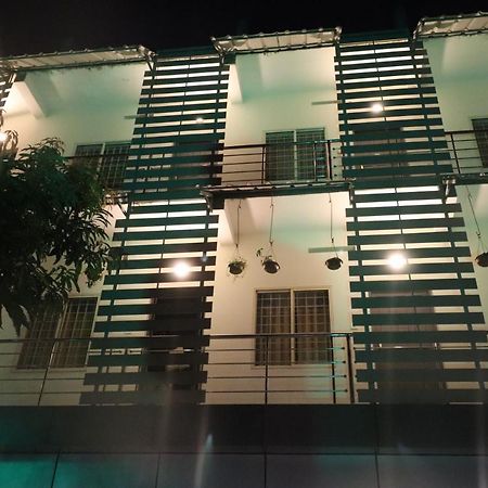 Jippus Galaxy Budget Air Port Hotel Kochi Buitenkant foto