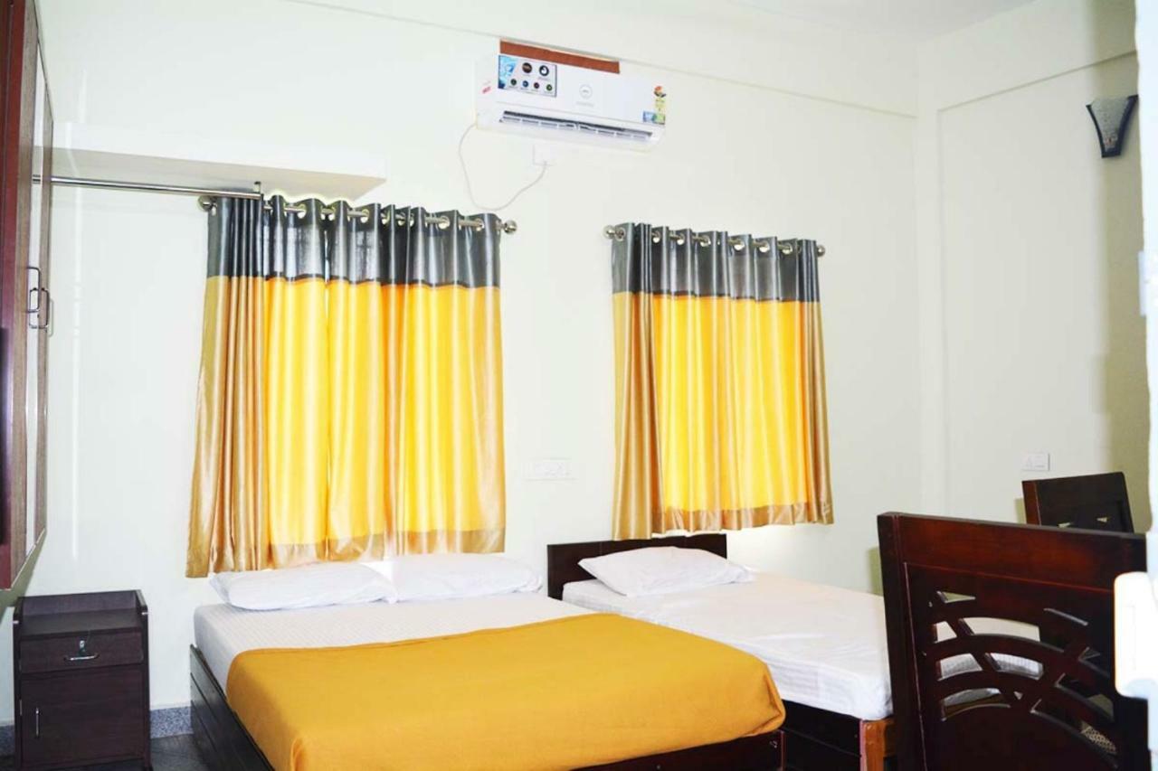 Jippus Galaxy Budget Air Port Hotel Kochi Buitenkant foto