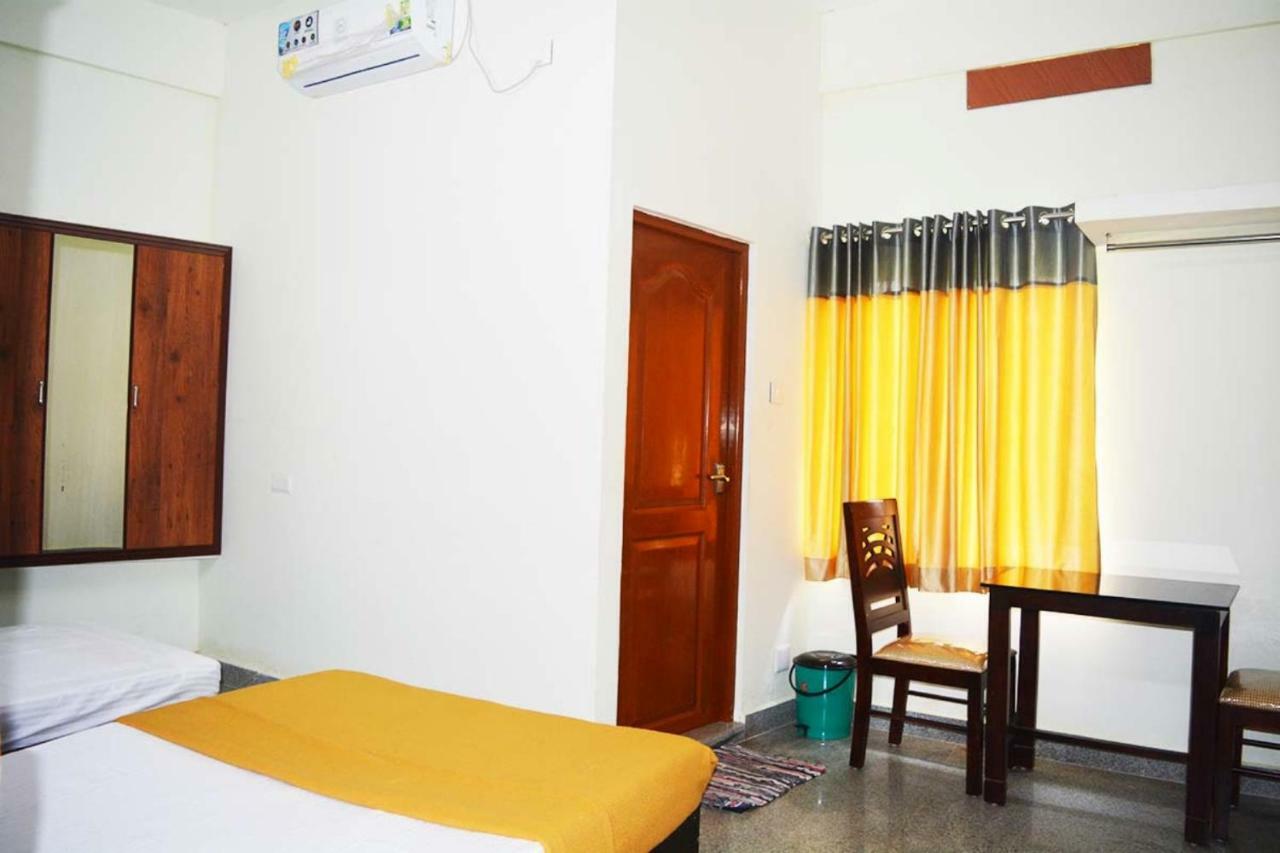 Jippus Galaxy Budget Air Port Hotel Kochi Buitenkant foto
