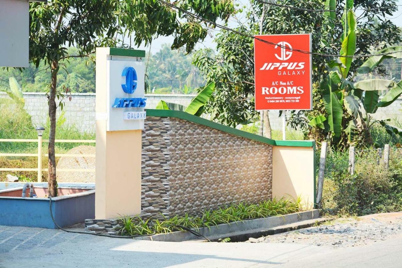 Jippus Galaxy Budget Air Port Hotel Kochi Buitenkant foto