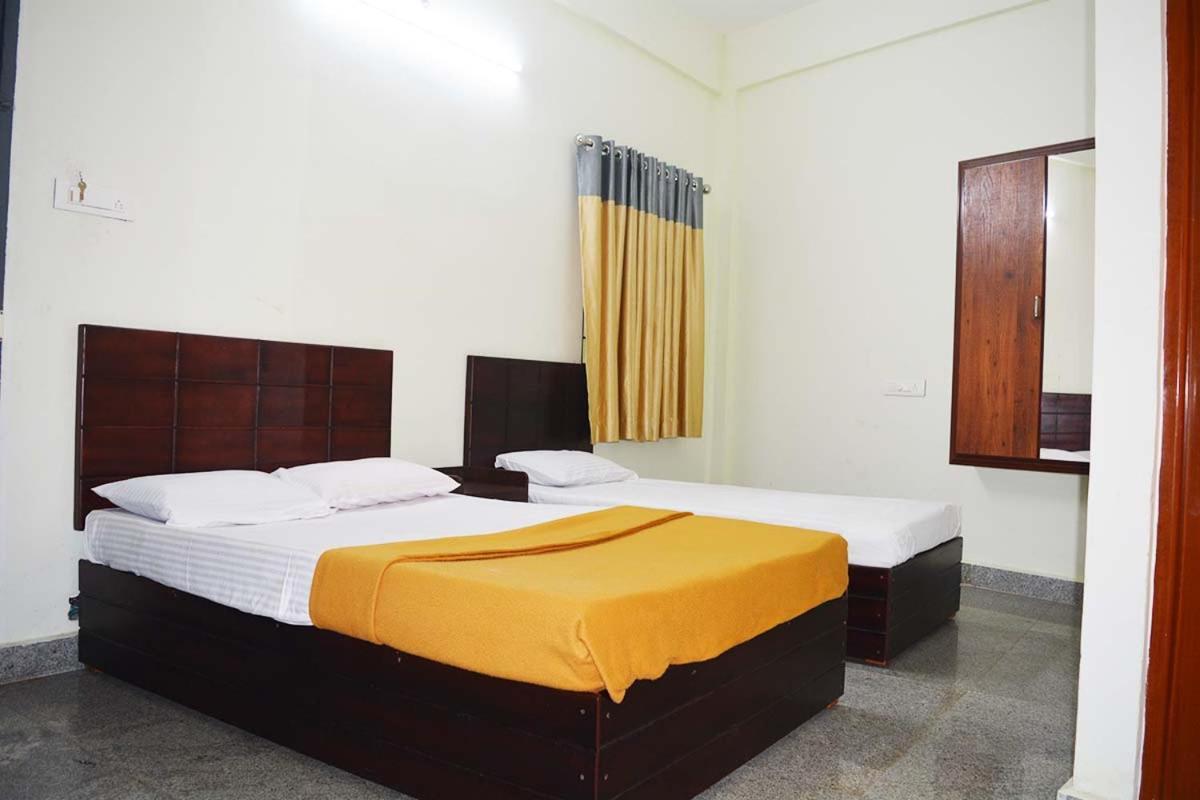 Jippus Galaxy Budget Air Port Hotel Kochi Buitenkant foto