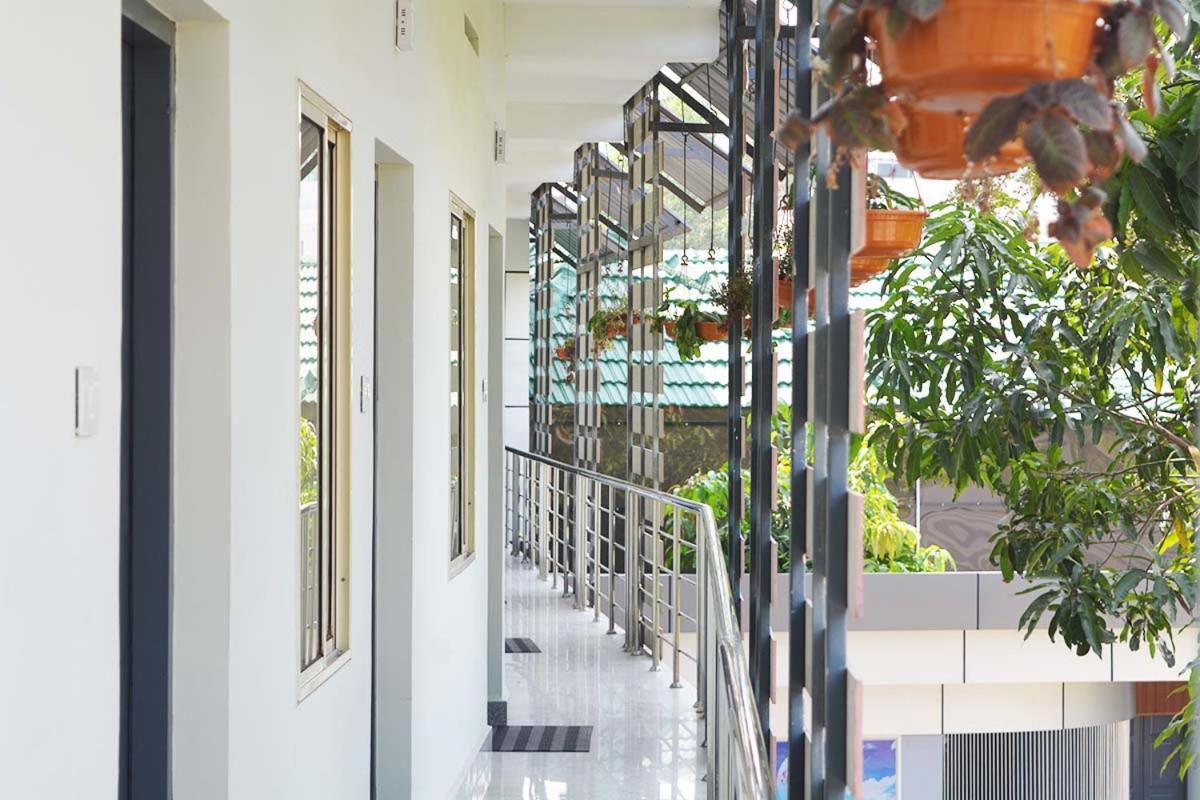 Jippus Galaxy Budget Air Port Hotel Kochi Buitenkant foto
