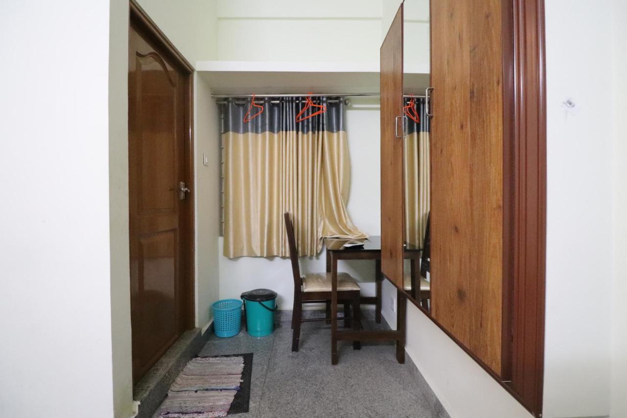 Jippus Galaxy Budget Air Port Hotel Kochi Buitenkant foto