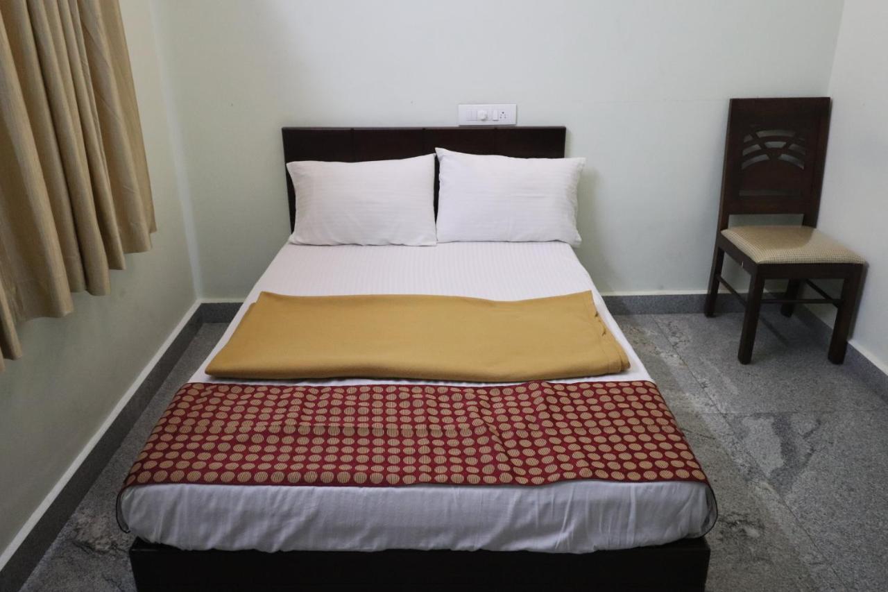 Jippus Galaxy Budget Air Port Hotel Kochi Buitenkant foto